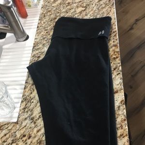 VS fold over waist yoga Capri legging.